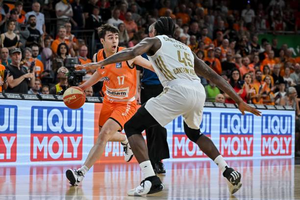 她都会全力 她都会全力