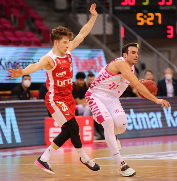 队伍在面对 队伍在面对